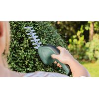 Coupe-buissons et coupe-herbe sans fil Bosch EasyShear Set (batterie intégrée, coupe jusqu'à 22 m² par charge de batterie, avec lame de coupe-buissons et à gazon)