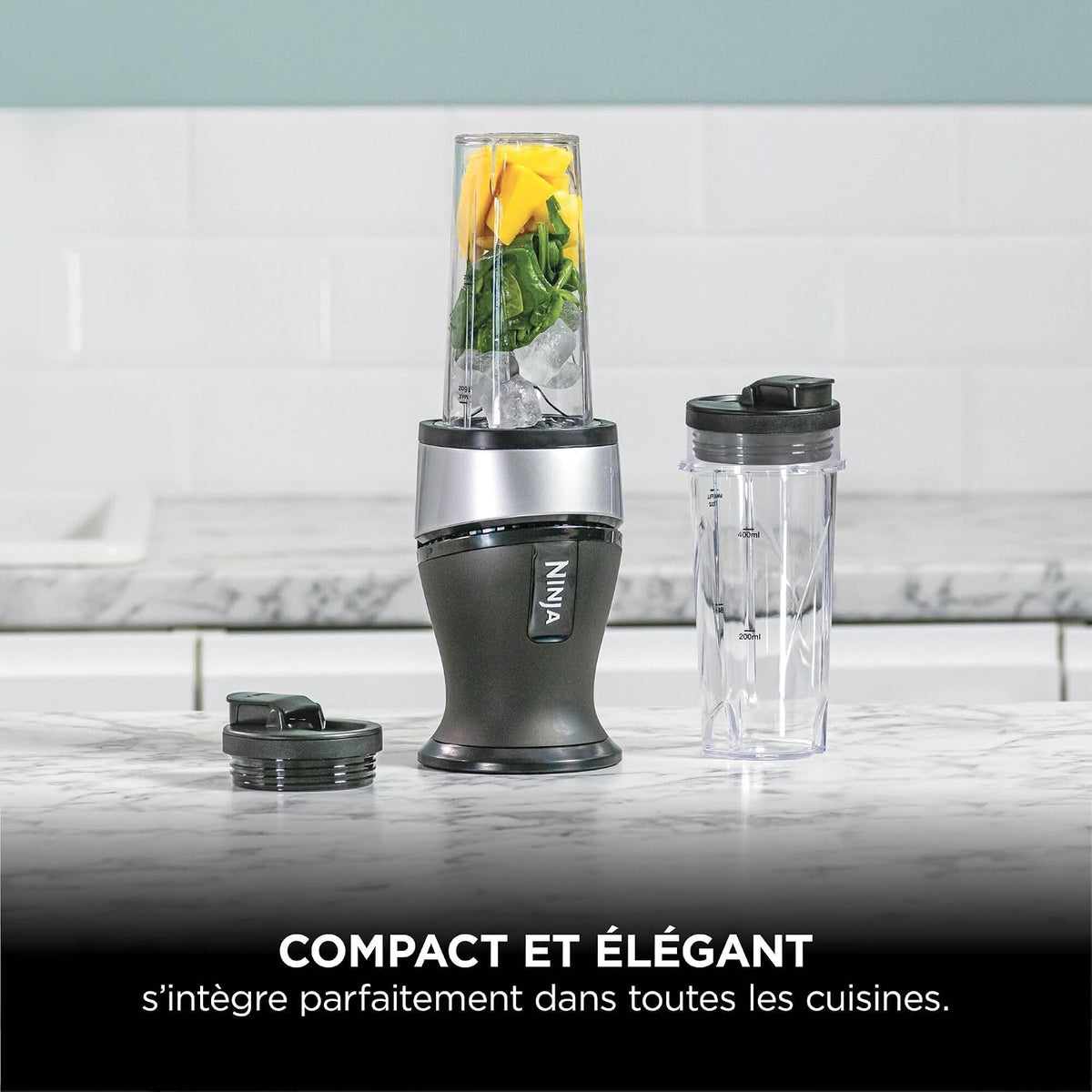 Ninja 700W Mixeur Slim et Smoothie Maker, 2x 470ml gobelets avec couvercles à bec, mixeur personnel, écrase la glace et les fruits congelés, argent/noir QB3001EUS