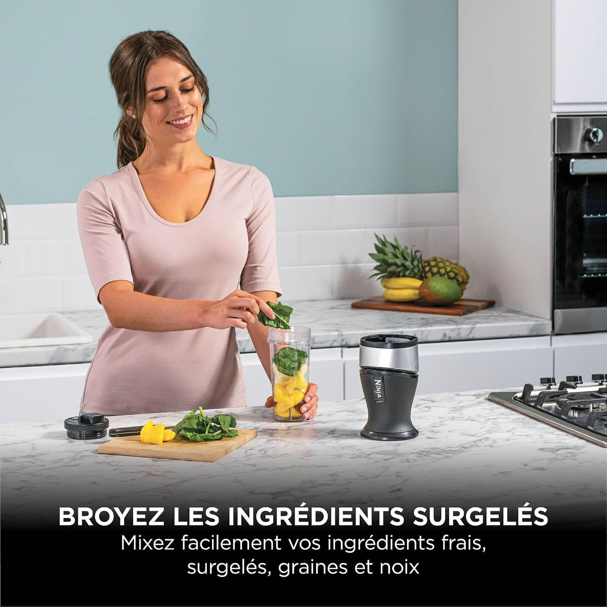 Ninja 700W Mixeur Slim et Smoothie Maker, 2x 470ml gobelets avec couvercles à bec, mixeur personnel, écrase la glace et les fruits congelés, argent/noir QB3001EUS