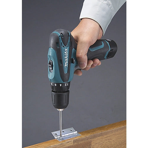 Perceuse visseuse 10,8 V Li-Ion 1,3 Ah Ø 10 mm MAKITA - 2 batteries, chargeur, coffret - DF330DWJ